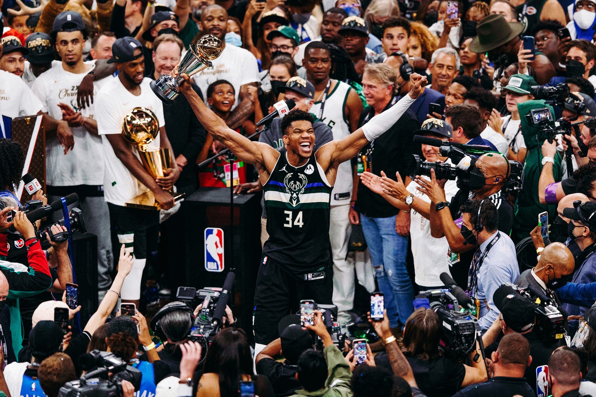 Milwaukee remporte le titre 50 ans après son 1er couronnement, Giannis